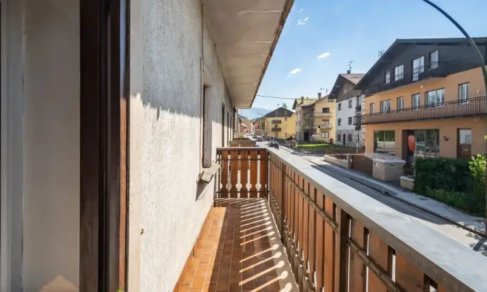 Rexer-Asiago-Casa-indipendente-composta-da-tre-appartamentiufficiogaragegiardinocorte-privata-BALCONI