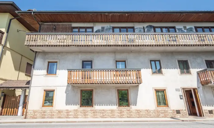 Rexer-Asiago-Casa-indipendente-composta-da-tre-appartamentiufficiogaragegiardinocorte-privata-ESTERNI