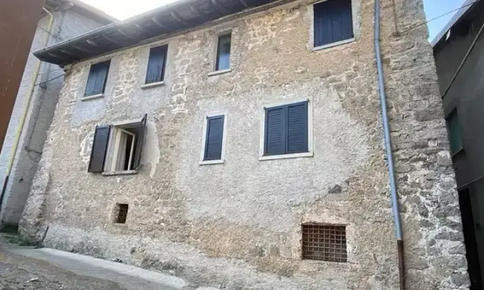 Rexer-Zogno-Vendesi-fabbricato-residenziale