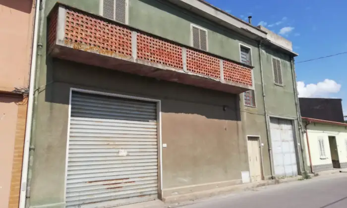 Rexer-Abbasanta-Casa-indipendente-in-pieno-centro