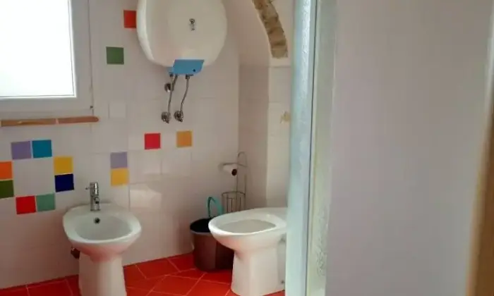 Rexer-Pomarico-Trilocale-in-vendita-in-via-Ludovico-AriostoPomarico-BAGNO
