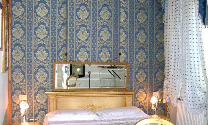 Rexer-Venezia-Camera-doppia-con-bagno-privato-zona-Biennale-a-Venezia-CameraDaLetto
