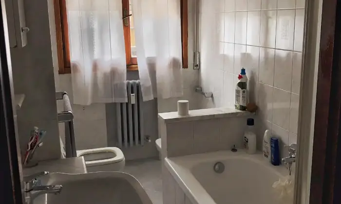 Rexer-Pisa-Stanza-doppia-arredata-BAGNO