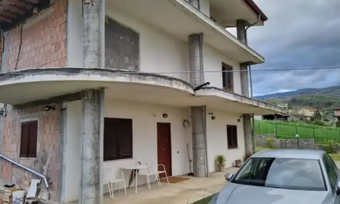 Rexer-Luzzi-CS-Villetta-su-livelli-Esterno