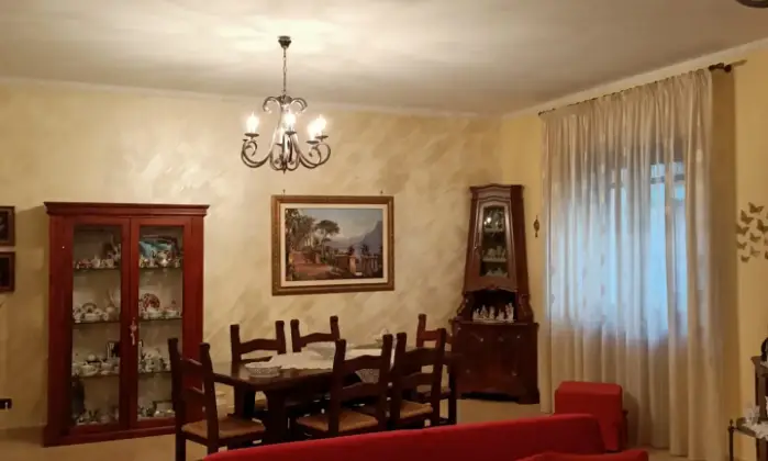 Rexer-Taranto-Vendesi-appartamento-a-Taranto-SALONE