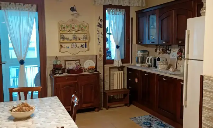 Rexer-Taranto-Vendesi-appartamento-a-Taranto-CUCINA