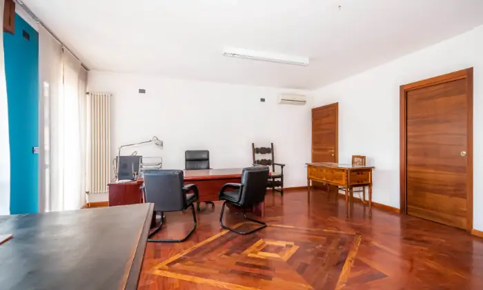 Rexer-Borgaro-Torinese-Alloggio-signorile-in-condominio-recente-CAMERA-DA-LETTO