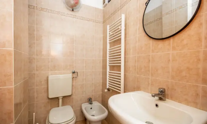 Rexer-Borgaro-Torinese-Alloggio-signorile-in-condominio-recente-BAGNO