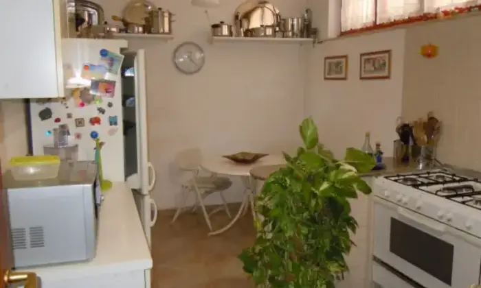 Rexer-Roma-Ampio-appartamento-a-Roma-CUCINA