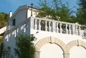 Rexer-Vieste-Vendesi-Villa-al-mare-a-Vieste-Facciata