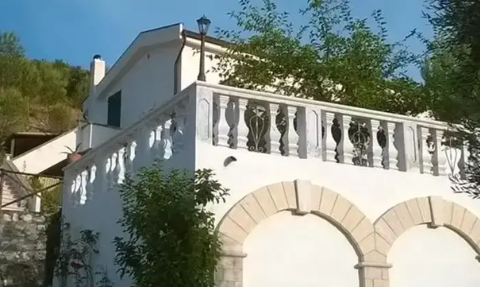 Rexer-Vieste-Vendesi-Villa-al-mare-a-Vieste-Facciata