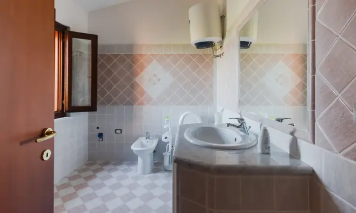 Rexer-Aglientu-Deliziosa-villetta-con-ampio-spazio-esterno-vista-mare-BAGNO