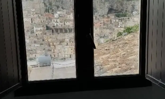Rexer-Modica-Storico-appartamento-a-Modica-SALONE