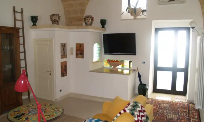 Rexer-Miggiano-VENDE-CASA-ANTICA-CON-VOLTE-A-STELLAAPPARTAMENTO-ATTICO-INDIPENDENTE-SALONE