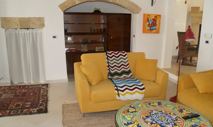 Rexer-Miggiano-VENDE-CASA-ANTICA-CON-VOLTE-A-STELLAAPPARTAMENTO-ATTICO-INDIPENDENTE-SALONE