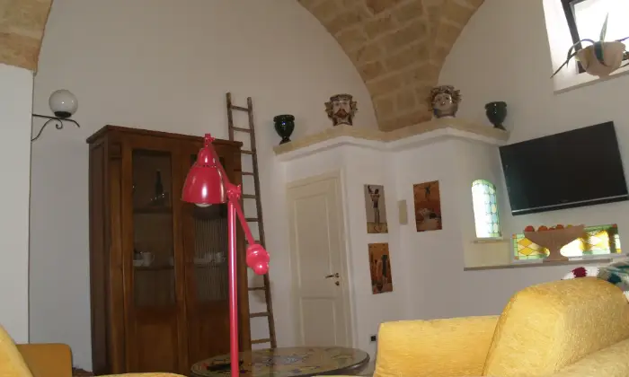 Rexer-Miggiano-VENDE-CASA-ANTICA-CON-VOLTE-A-STELLAAPPARTAMENTO-ATTICO-INDIPENDENTE-SALONE