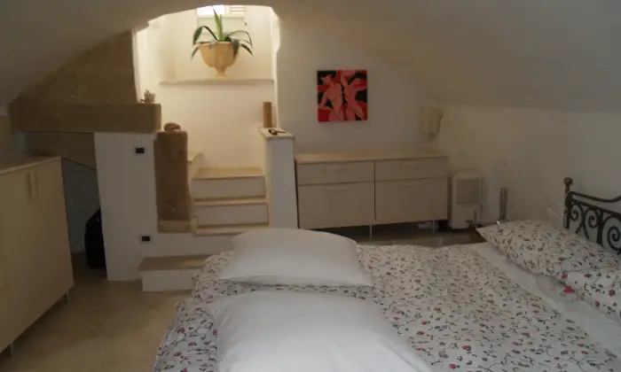 Rexer-Miggiano-VENDE-CASA-ANTICA-CON-VOLTE-A-STELLAAPPARTAMENTO-ATTICO-INDIPENDENTE-CAMERA-DA-LETTO