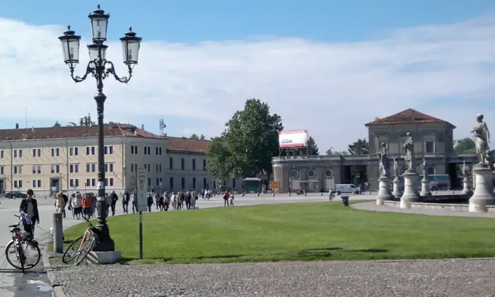 Rexer-Padova-LOCALE-COMMERCIALE-LATO-PRATO-DELLA-VALLE-ALTRO