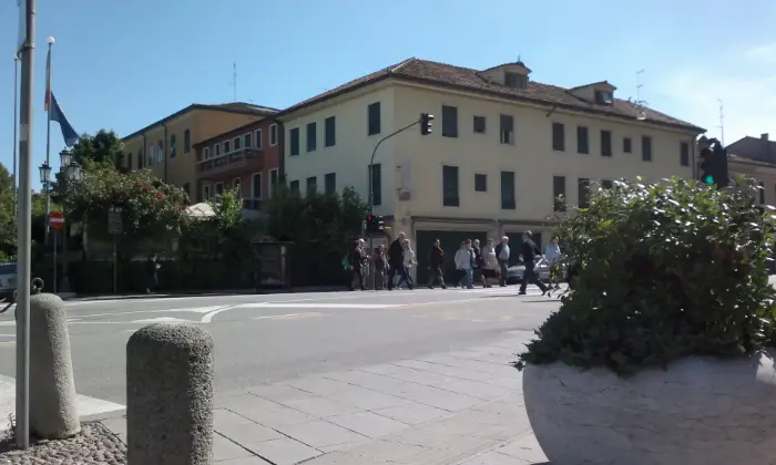 Rexer-Padova-LOCALE-COMMERCIALE-LATO-PRATO-DELLA-VALLE-ALTRO