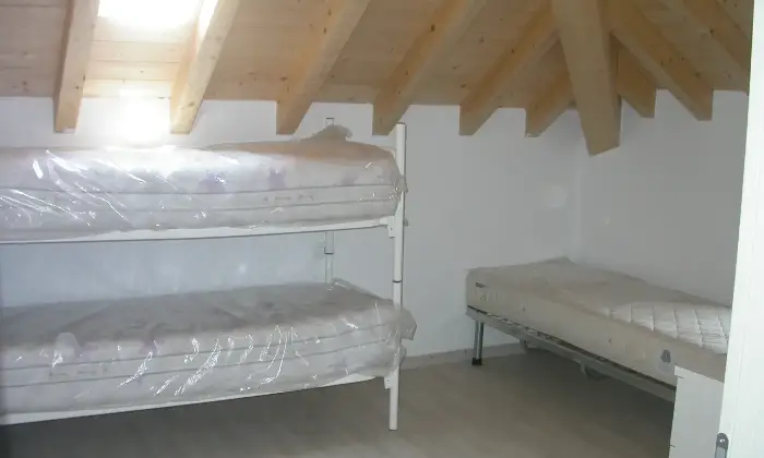 Rexer-Oltre-il-Colle-Mansarda-in-Vendita-Via-Perletti-Oltre-il-Colle-CAMERA-DA-LETTO