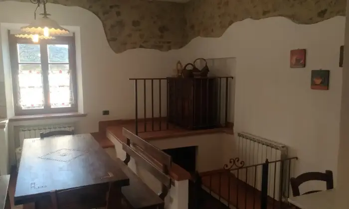 Rexer-POGGIO-LODOLI-frazione-di-MURLO-SI-Appartamento-su-due-piani-in-vendita-nel-borgo-di-Poggio-Lodoli-Cucina
