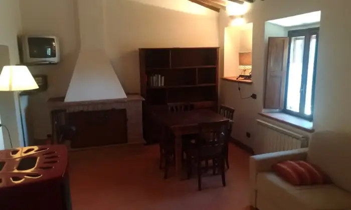 Rexer-POGGIO-LODOLI-frazione-di-MURLO-SI-Appartamento-su-due-piani-in-vendita-nel-borgo-di-Poggio-Lodoli-Salone