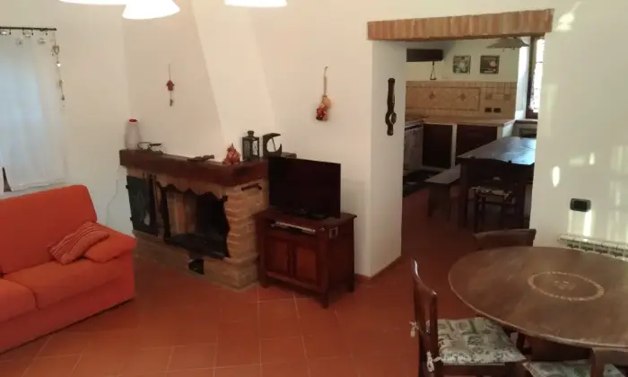 Rexer-POGGIO-LODOLI-frazione-di-MURLO-SI-Appartamento-su-due-piani-in-vendita-nel-borgo-di-Poggio-Lodoli-Salone