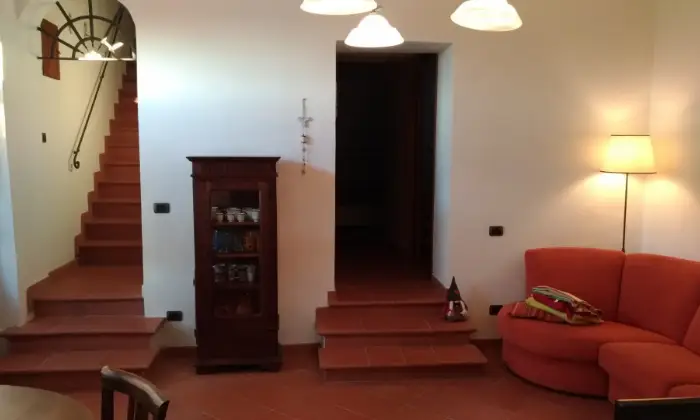 Rexer-POGGIO-LODOLI-frazione-di-MURLO-SI-Appartamento-su-due-piani-in-vendita-nel-borgo-di-Poggio-Lodoli-Salone