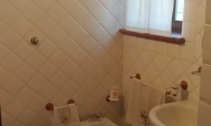 Rexer-POGGIO-LODOLI-frazione-di-MURLO-SI-Appartamento-su-due-piani-in-vendita-nel-borgo-di-Poggio-Lodoli-Bagno