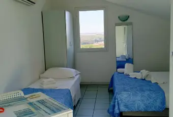Rexer-Vittoria-In-vacanza-in-villaggio-turistico-CasaVacanze-Le-Mansarde-in-Athena-Resort-Scoglitti-RG-CAMERA-DA-LETTO