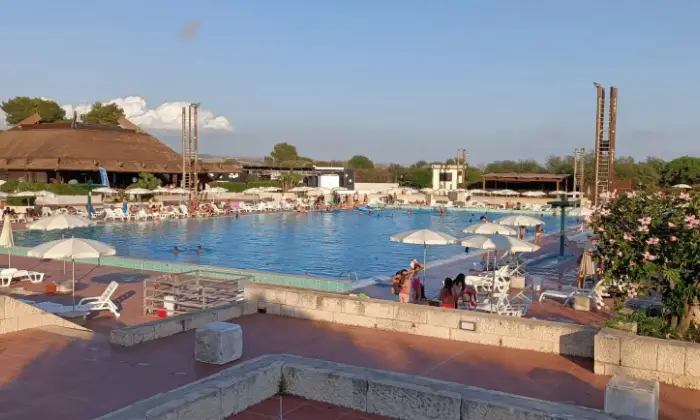 Rexer-Vittoria-In-vacanza-in-villaggio-turistico-CasaVacanze-Le-Mansarde-in-Athena-Resort-Scoglitti-RG-piscina-olimpionica