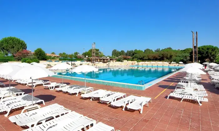 Rexer-Vittoria-In-vacanza-in-villaggio-turistico-CasaVacanze-Le-Mansarde-in-Athena-Resort-Scoglitti-RG-piscina-olimpionica