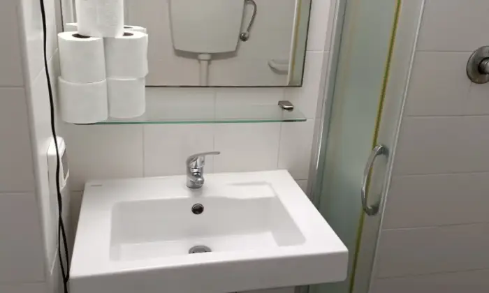 Rexer-Vittoria-In-vacanza-in-villaggio-turistico-CasaVacanze-Le-Mansarde-in-Athena-Resort-Scoglitti-RG-BAGNO