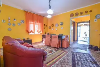 Rexer-Enna-Villa-con-terreno-distante-dal-centro-abitato-circa-km-SALONE
