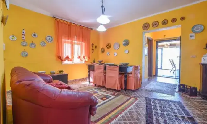 Rexer-Enna-Villa-con-terreno-distante-dal-centro-abitato-circa-km-SALONE