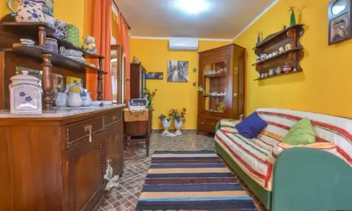 Rexer-Enna-Villa-con-terreno-distante-dal-centro-abitato-circa-km-SALONE