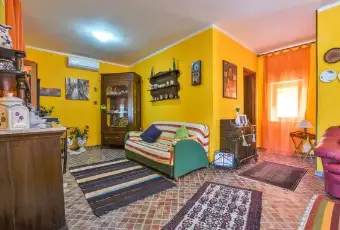 Rexer-Enna-Villa-con-terreno-distante-dal-centro-abitato-circa-km-SALONE
