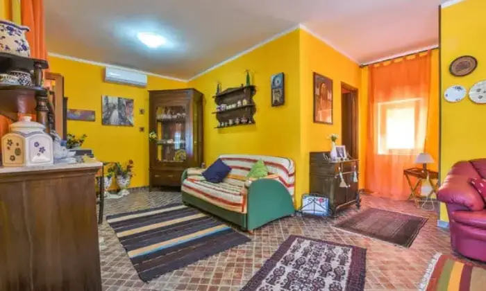 Rexer-Enna-Villa-con-terreno-distante-dal-centro-abitato-circa-km-SALONE