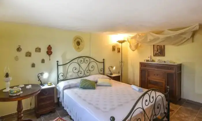 Rexer-Enna-Villa-con-terreno-distante-dal-centro-abitato-circa-km-CAMERA-DA-LETTO