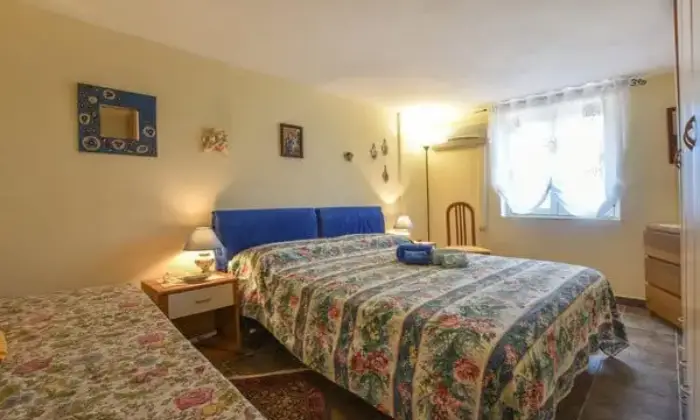 Rexer-Enna-Villa-con-terreno-distante-dal-centro-abitato-circa-km-CAMERA-DA-LETTO