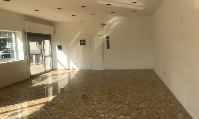 Rexer-San-Valentino-Torio-Locale-commerciale-in-Affitto-San-Valentino-Torio-SA-ALTRO