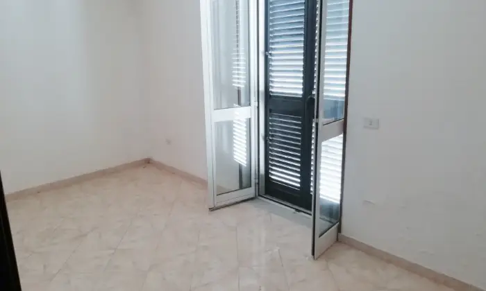 Rexer-Melizzano-Vendesi-appartamento-luminoso-e-ampio-centro-storico-CAMERA-DA-LETTO