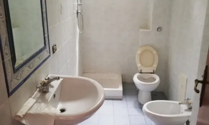 Rexer-Melizzano-Vendesi-appartamento-luminoso-e-ampio-centro-storico-BAGNO