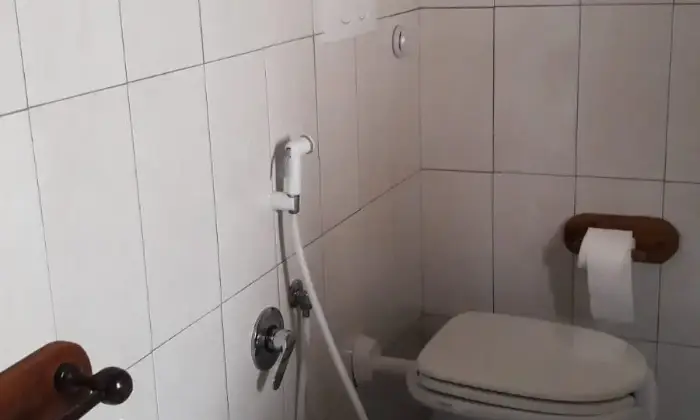 Rexer-Pesaro-Vendesi-casa-in-campagna-Bagno