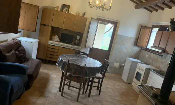 Rexer-Pesaro-Vendesi-casa-in-campagna-Salone