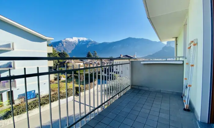 Rexer-Riva-del-Garda-Trilocale-completamente-arredato-da-Novembre-SALONE