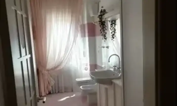 Rexer-LAquila-Appartamento-fuori-Porta-Napoli-zona-residenzale-BAGNO