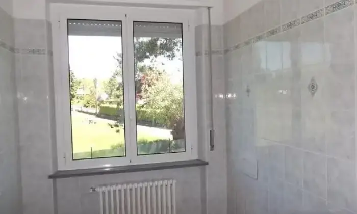 Rexer-Brebbia-Vendesi-Casa-indipendente-a-Brebbia-VA-BAGNO