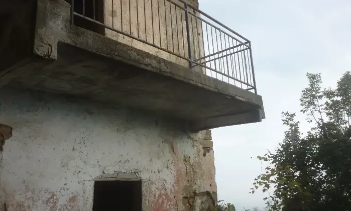 Rexer-Colle-Brianza-FRAZIONE-DI-Giovenzana-LC-Rustico-con-GIARDINO-da-demolire-e-ricostruire-Altro