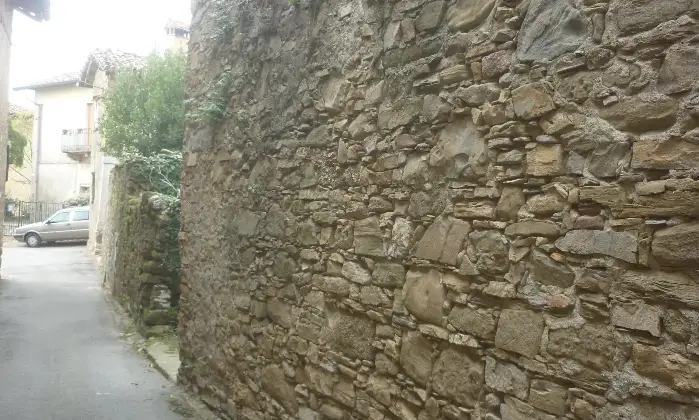 Rexer-Colle-Brianza-FRAZIONE-DI-Giovenzana-LC-Rustico-con-GIARDINO-da-demolire-e-ricostruire-Altro